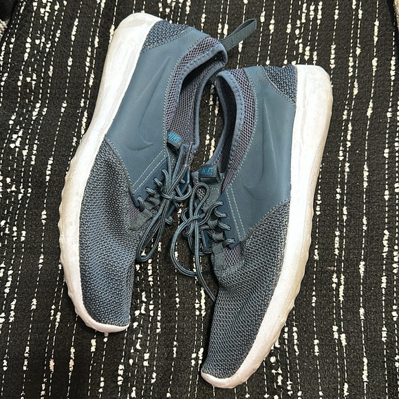 Nike slide on navy sneaker, size 10 - Picture 8 of 8